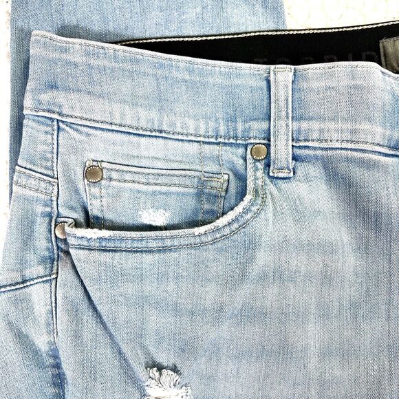 Torrid Jeans Women’s Size 18 (Actual 37x22) Crop Bombshell Skinny Distressed - Picture 4 of 15